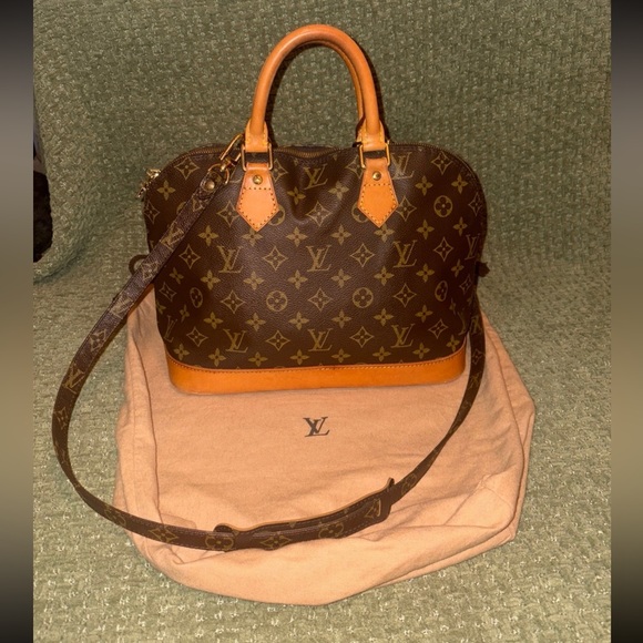 Louis Vuitton Handbags - COA Louis Vuitton Monogram
ALMA PM
SATCHEL BAG with crossbody strap & dust bag